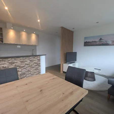 Bright 2-room First-floor With Private Entrance Appartement *