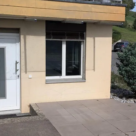 Bright 2-room First-floor With Private Entrance *