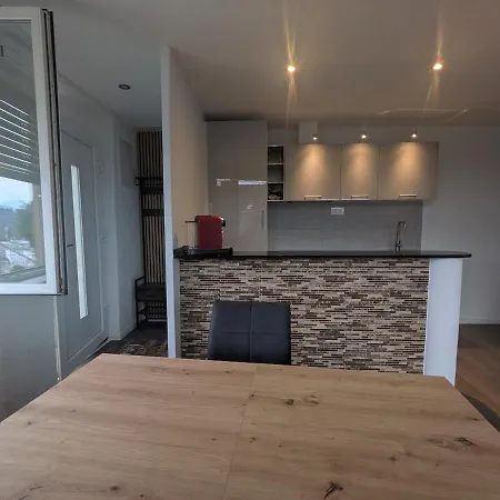 Bright 2-room First-floor With Private Entrance Appartement
